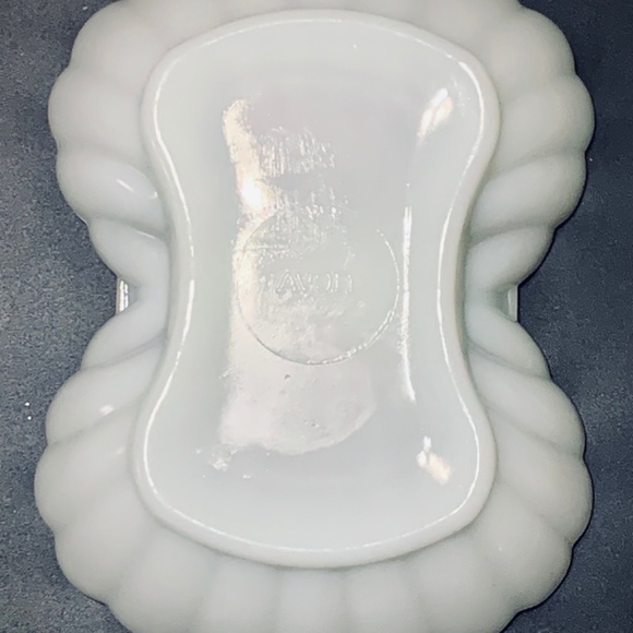 Vintage Avon Symmetrical Seashell Milk Glass Dish 1970's Vanity Dish. - Picture 6 of 10